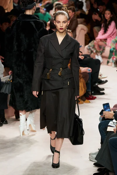 Look 12
